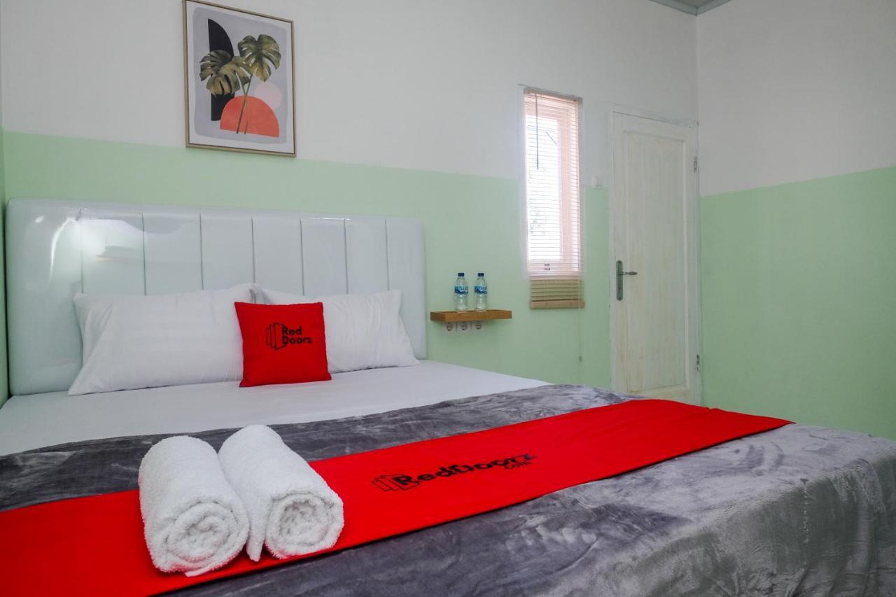 Reddoorz Near Tugu Kartasura Hotel Sukoharjo Ngoại thất bức ảnh