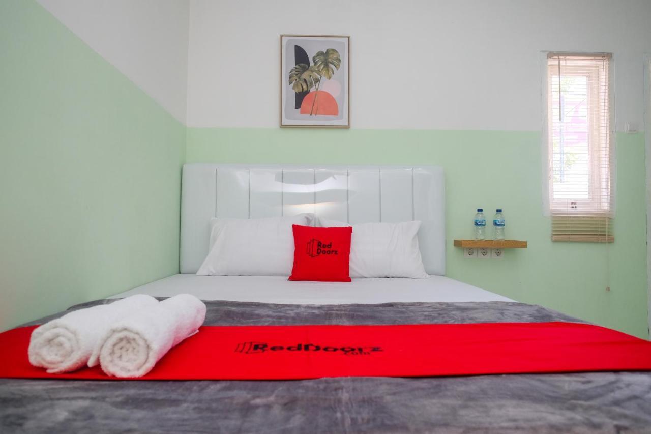 Reddoorz Near Tugu Kartasura Hotel Sukoharjo Ngoại thất bức ảnh