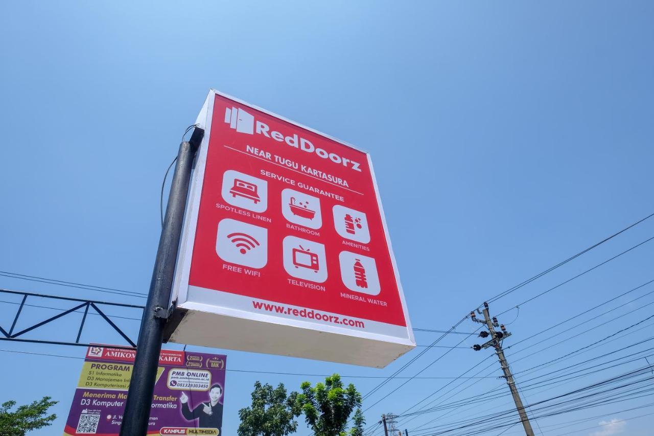 Reddoorz Near Tugu Kartasura Hotel Sukoharjo Ngoại thất bức ảnh